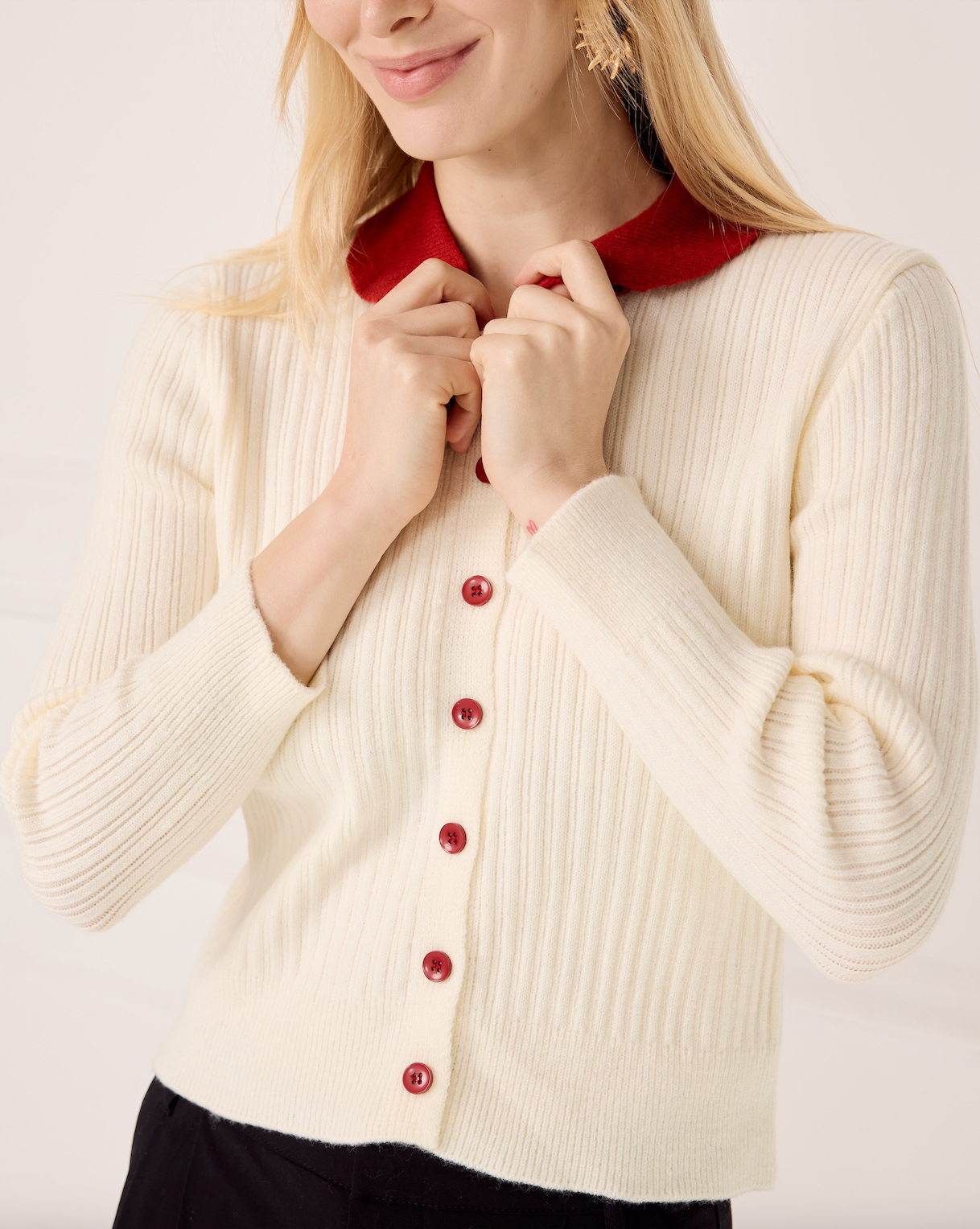 The Ariana Knit - Cream/ Red